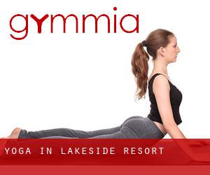 Yoga in Lakeside Resort